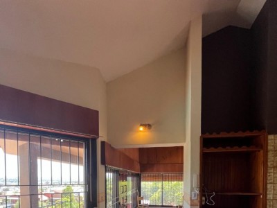 ESPECTACULAR CASA CON VISTA A LA CIUDAD