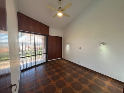 ESPECTACULAR CASA CON VISTA A LA CIUDAD