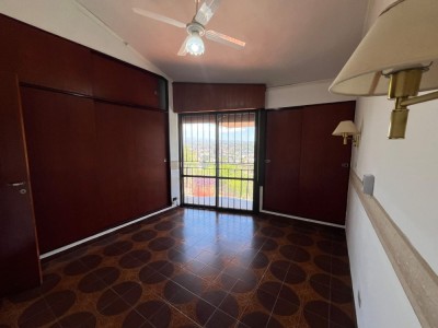 ESPECTACULAR CASA CON VISTA A LA CIUDAD