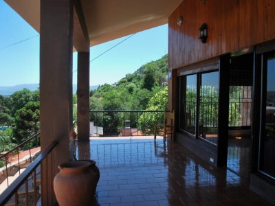 ESPECTACULAR CASA CON VISTA A LA CIUDAD