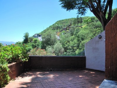 ESPECTACULAR CASA CON VISTA A LA CIUDAD