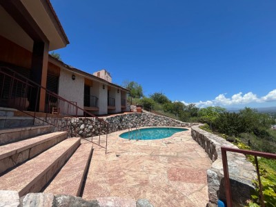 ESPECTACULAR CASA CON VISTA A LA CIUDAD