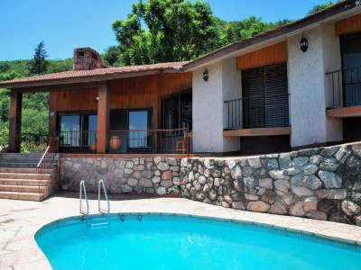 ESPECTACULAR CASA CON VISTA A LA CIUDAD
