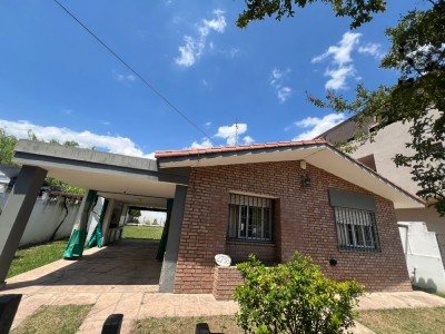 CASA CON PILETA EN COSTA AZUL