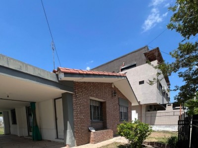 CASA CON PILETA EN COSTA AZUL