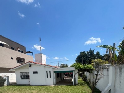 CASA CON PILETA EN COSTA AZUL