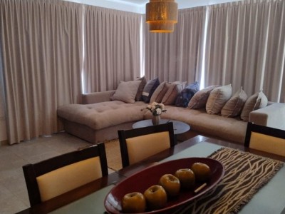 CASA CON PARQUE Y PILETA