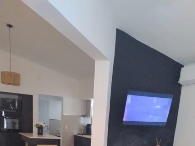 CASA CON PARQUE Y PILETA