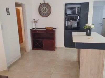 CASA CON PARQUE Y PILETA