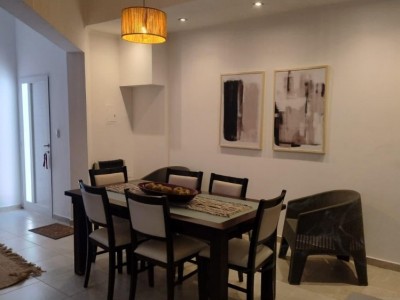 CASA CON PARQUE Y PILETA