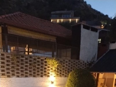 CASA CON PARQUE Y PILETA