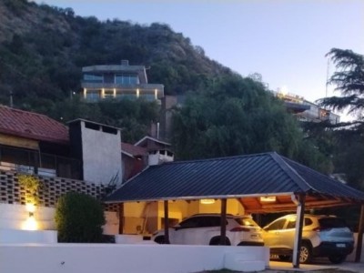 CASA CON PARQUE Y PILETA