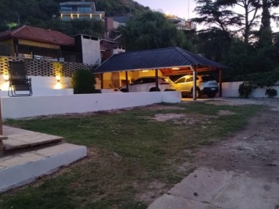 CASA CON PARQUE Y PILETA