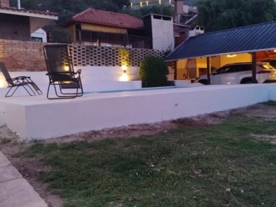 CASA CON PARQUE Y PILETA