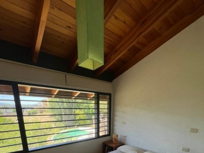 ESPECTACULAR CASA CON SALIDA AL LAGO