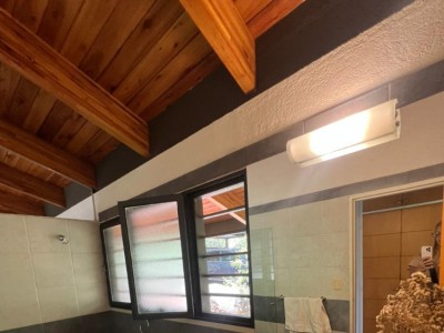 ESPECTACULAR CASA CON SALIDA AL LAGO