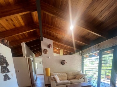 ESPECTACULAR CASA CON SALIDA AL LAGO