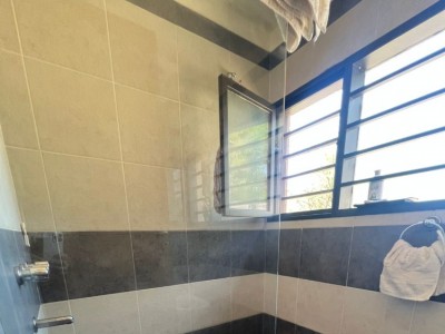 ESPECTACULAR CASA CON SALIDA AL LAGO