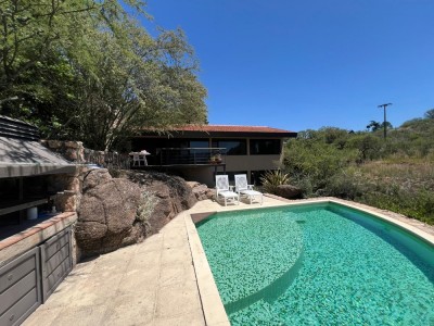 ESPECTACULAR CASA CON SALIDA AL LAGO