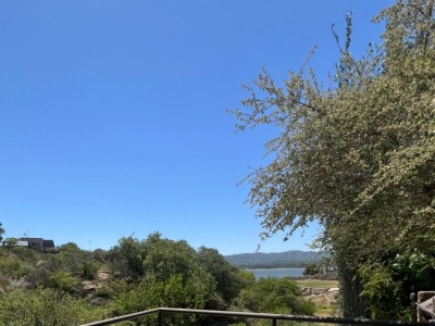 ESPECTACULAR CASA CON SALIDA AL LAGO