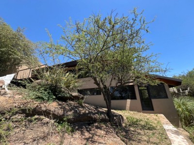 ESPECTACULAR CASA CON SALIDA AL LAGO