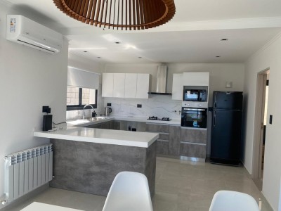 CASA CON PILETA Y VISTA