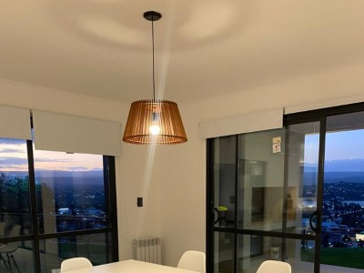 CASA CON PILETA Y VISTA