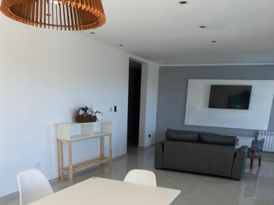 CASA CON PILETA Y VISTA