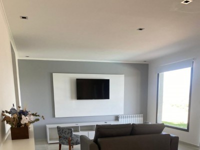 CASA CON PILETA Y VISTA