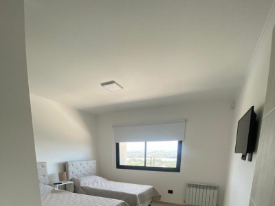 CASA CON PILETA Y VISTA