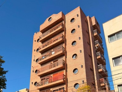 DEPARTAMENTO CENTRO CON BALCON AL FRENTE