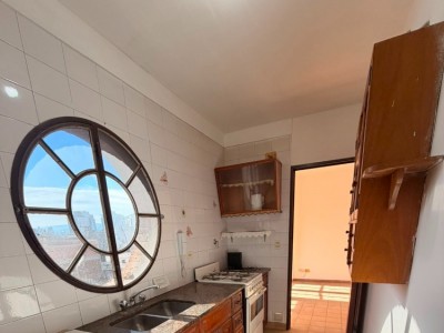 DEPARTAMENTO CENTRO CON BALCON AL FRENTE