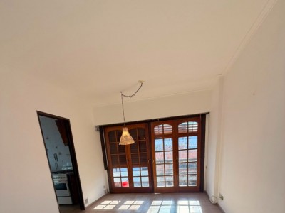DEPARTAMENTO CENTRO CON BALCON AL FRENTE