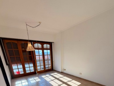 DEPARTAMENTO CENTRO CON BALCON AL FRENTE